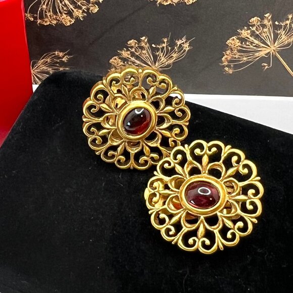 Metropolitan Museum of Art Egyptian Garnet Necklace and CLIP Earrings - Picture 3 of 7